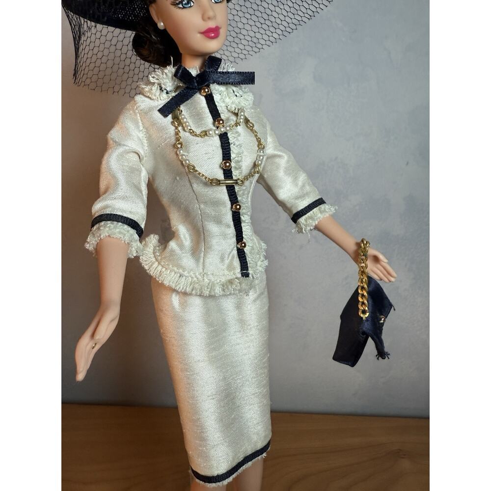 1998 SPRING IN TOKYO BARBIE CITY SEASONS - 19430 - OOB With Stand - Picture 11 of 13